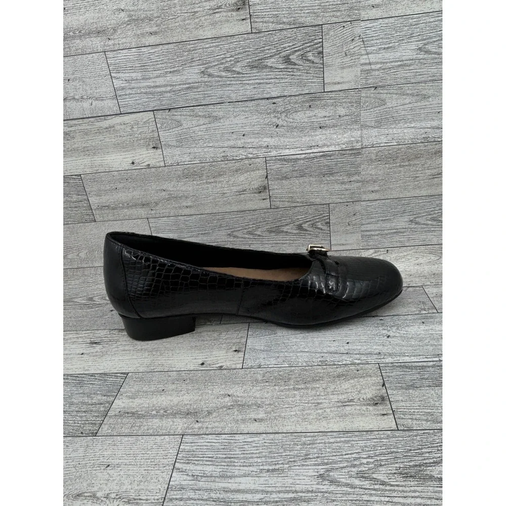 Clarks Artisan‎ Women Black Croc Embossed Patent Leather Buckle Pumps Size 9.5